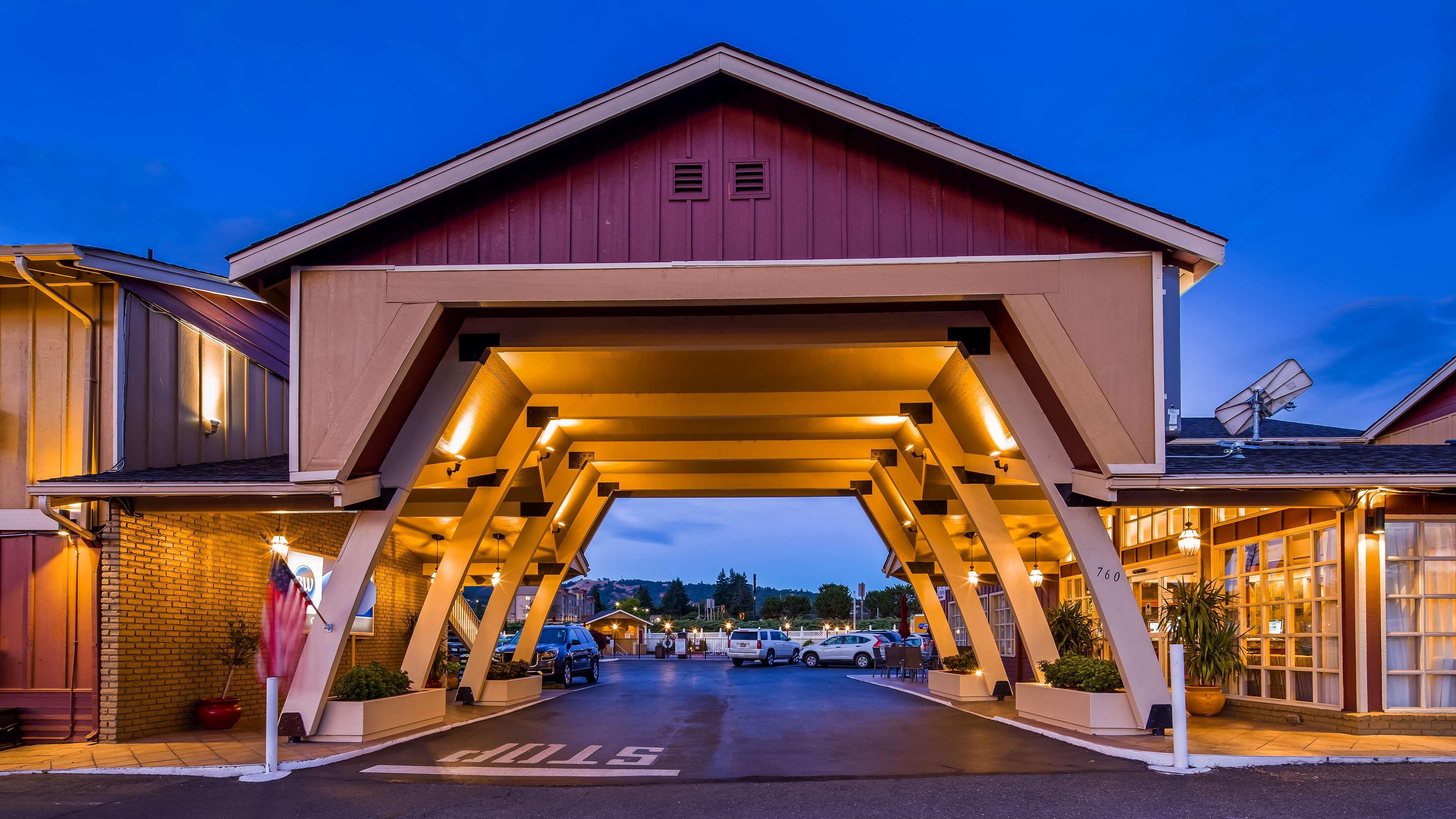 Best Western Garden Villa Inn Roseburg Εξωτερικό φωτογραφία